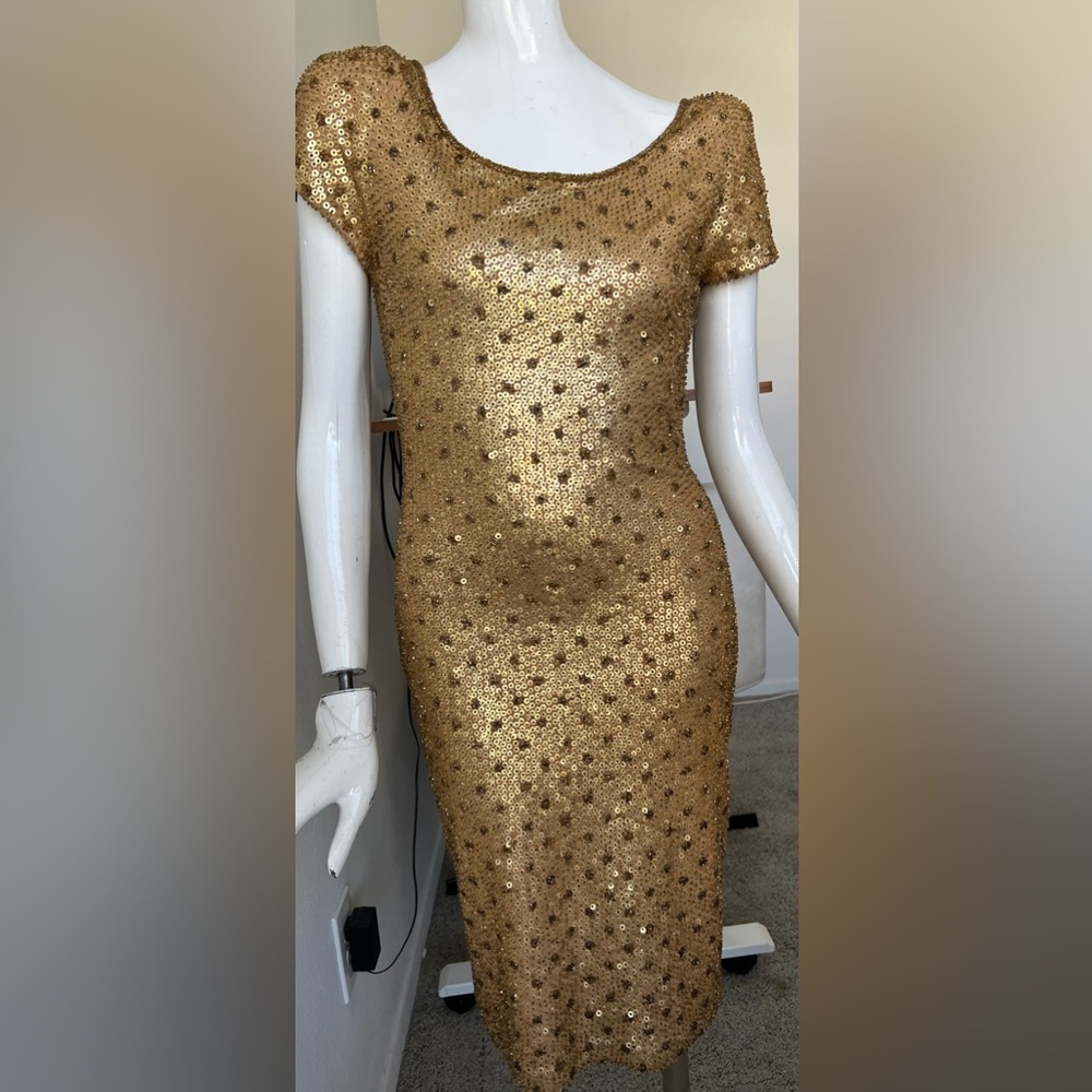 VTG- NEW Carmen Marc Valvo Gold Sequin Short Sleeve Elegant Sheath Dress